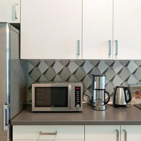 Spacious, & Artistic W/brand New Bathroom! Apartamento