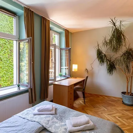Spacious, & Artistic W/brand New Bathroom! Apartamento
