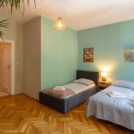 Spacious, & Artistic W/brand New Bathroom!