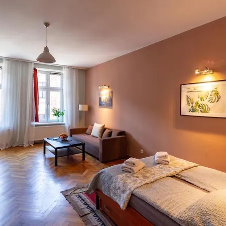 Spacious, & Artistic W/brand New Bathroom! Краков