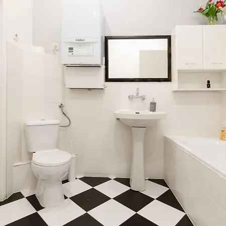 Spacious, & Artistic W/brand New Bathroom! * Краков